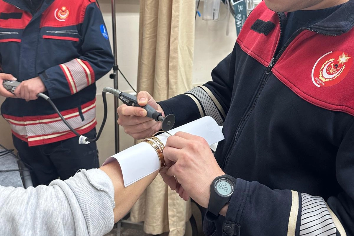 İzmir İtfaiyesi paramedikleri y&uuml;ksek riskli vakalarda hayat kurtarıyor