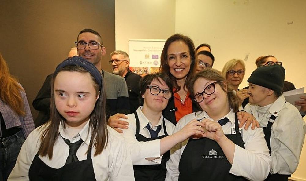 Karşıyaka&rsquo;da &ouml;zel gen&ccedil;lere mutfak eğitimi ve istihdam