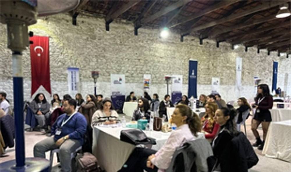 İzmir&rsquo;de Yerel Gen&ccedil;lik Forumu d&uuml;zenlendi
