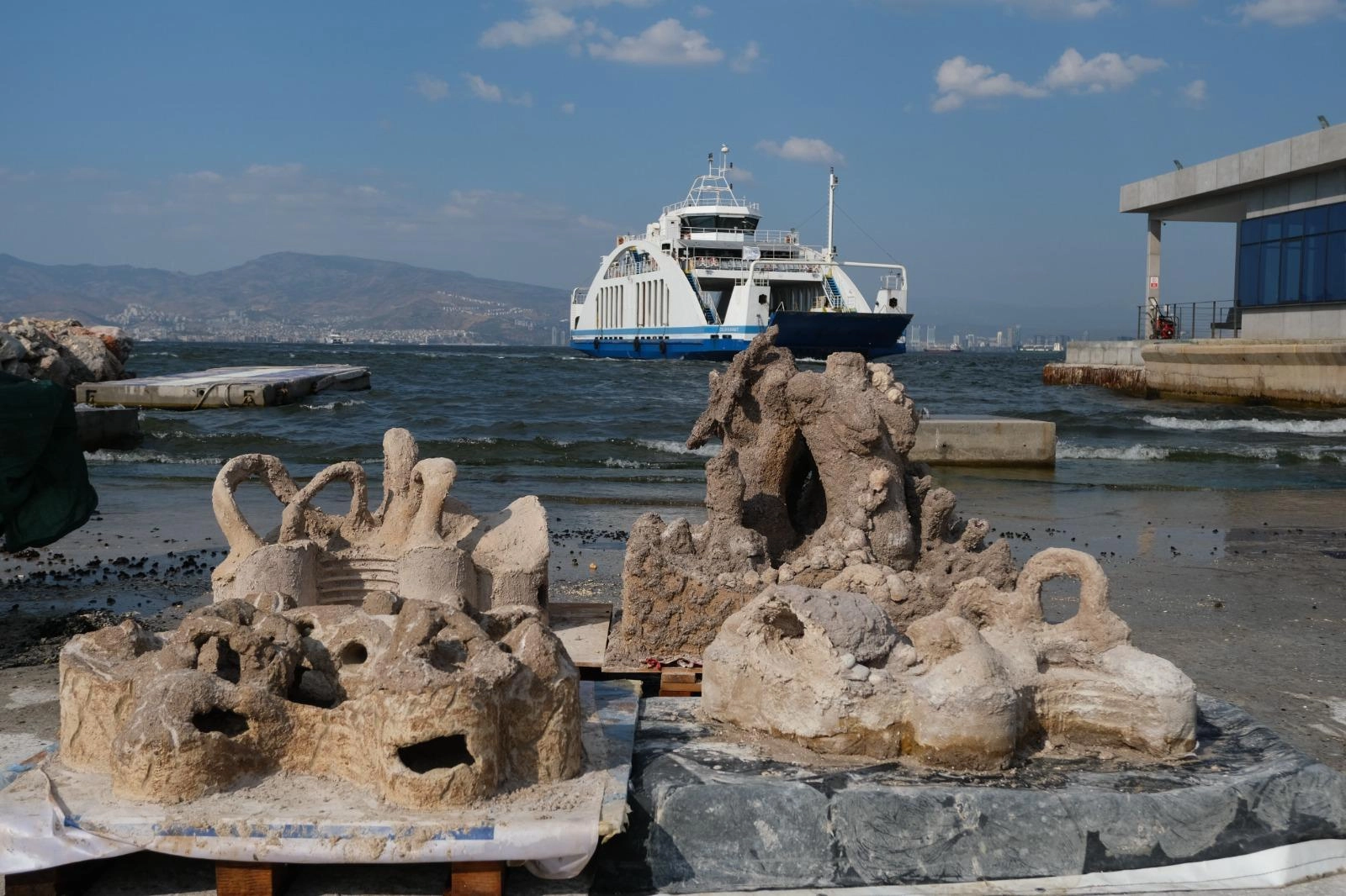 İzmir K&ouml;rfezi&rsquo;nde atık midye kabuklarıyla yapay resif projesi başlatıldı