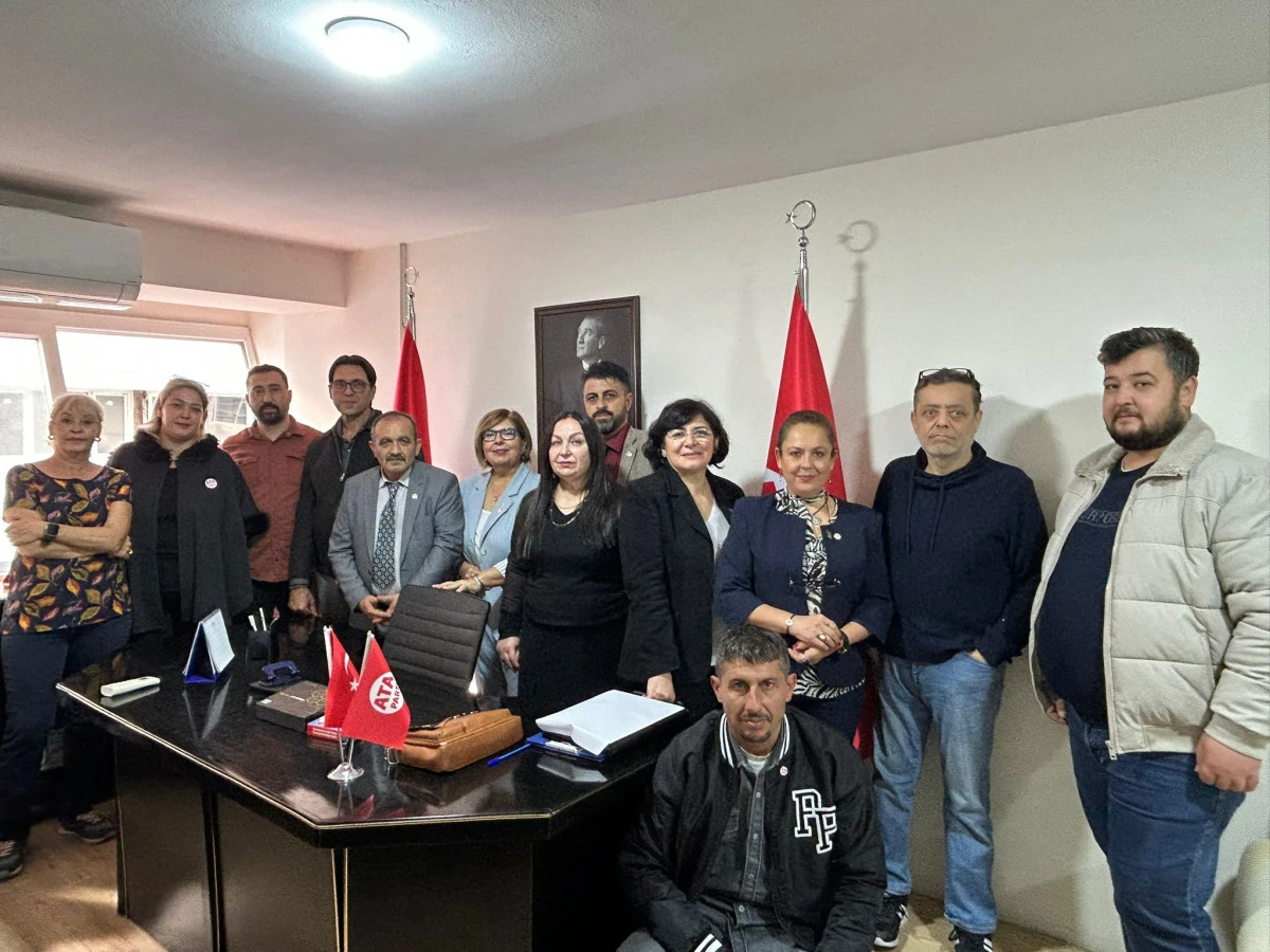 ATA Parti İzmir İl Başkanlığında bayrak değişimi yapıldı