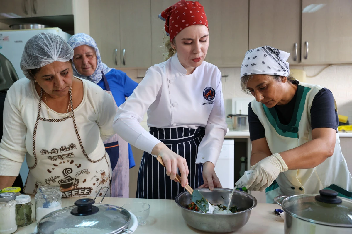 Buca’da Kadınlar Dünya Mutfağını Ücretsiz Öğreniyor