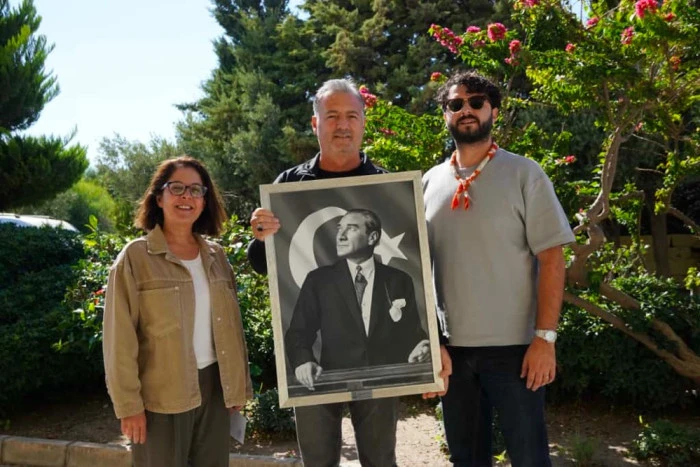 Çeşme Belediye Başkanı Denizli’den muhtarlara özel armağan