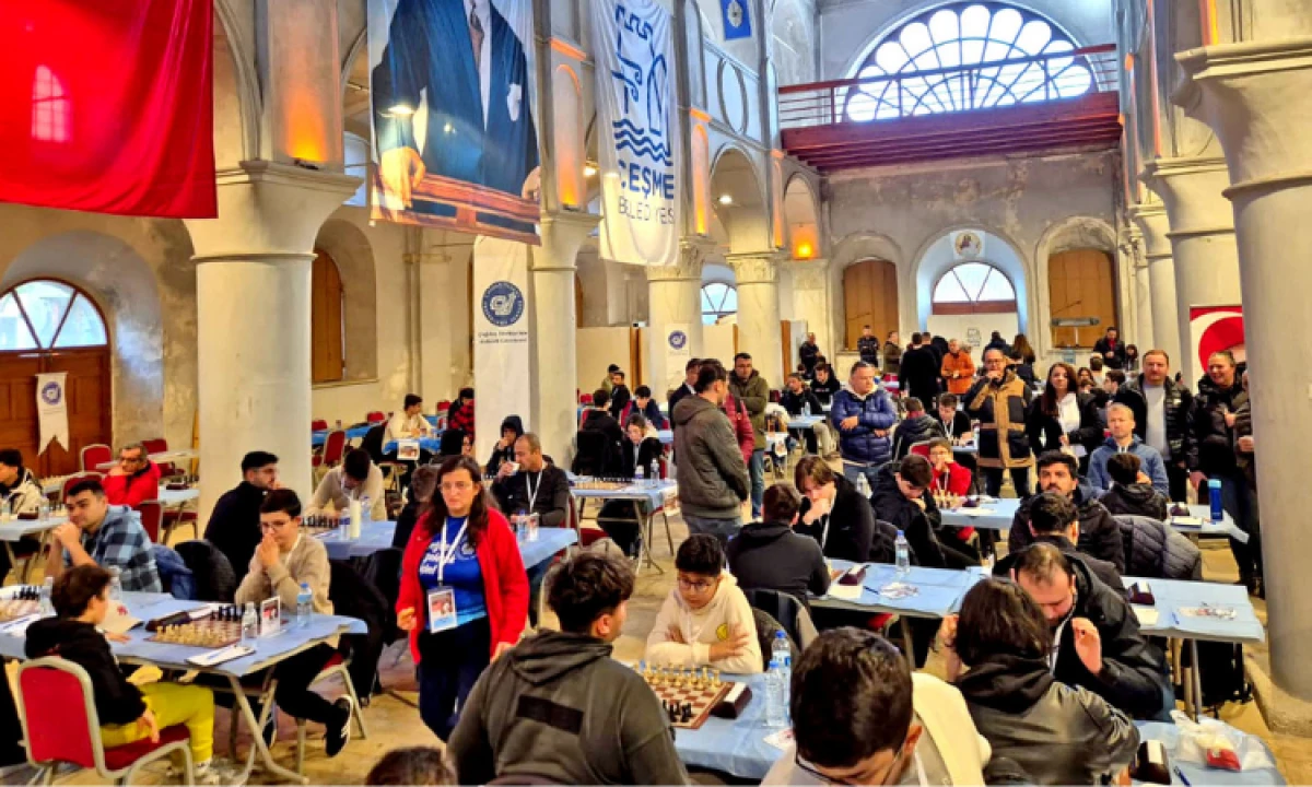 &Ccedil;eşme&rsquo;de Ufuk Aksoy anısına satran&ccedil; turnuvası d&uuml;zenlendi