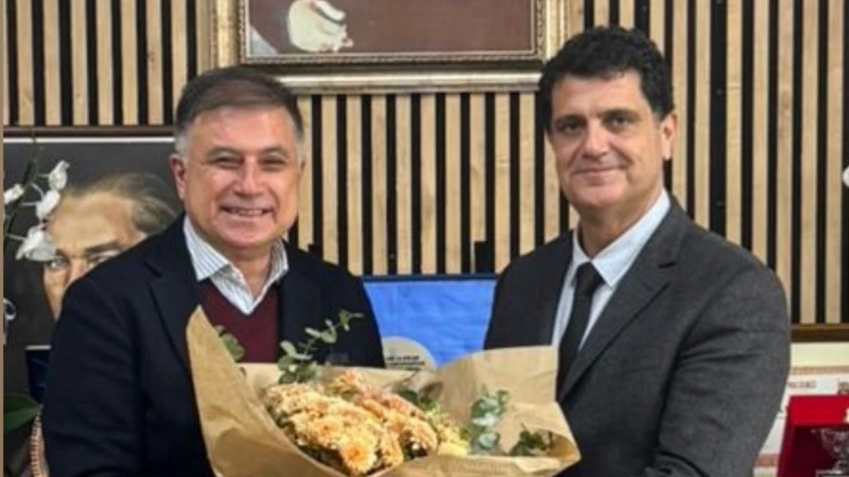 DEVA Partisi İzmir İl Başkanı Aybar Uygur’dan İzmir Eczacılar Odası’na ziyaret