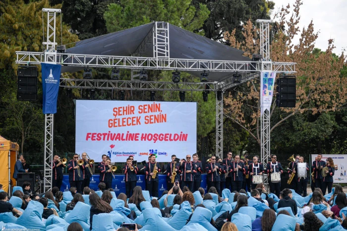 İzmir Büyükşehir’den yeni öğrenciler için festival