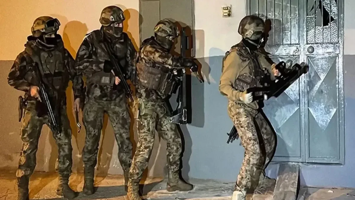 İzmir merkezli DEAŞ operasyonunda 26 kişi gözaltına alındı