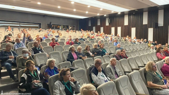 İzmir’de akciğer kanseri farkındalık semineri düzenlendi