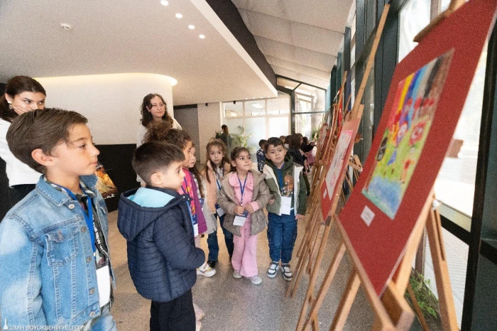 İzmir’de Çocuklar Atatürk ve Cumhuriyet Sevgisini Gösterdi