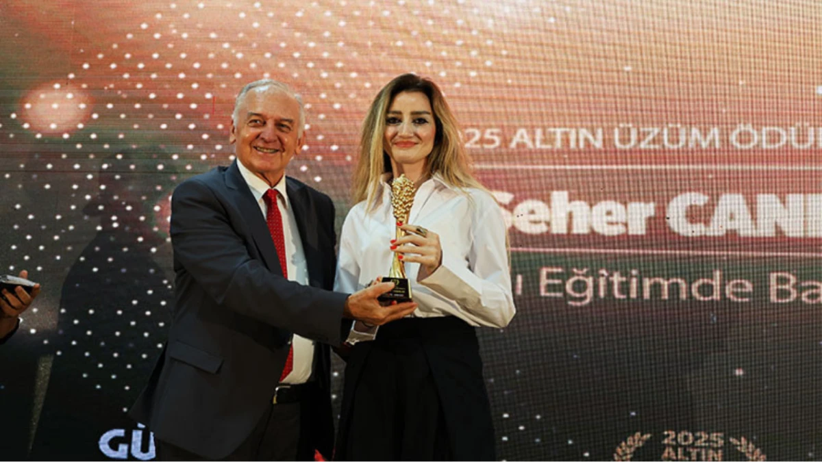 İzmir’de Dr. Seher Canerler’e 2025 Eğitimde Başarı Ödülü