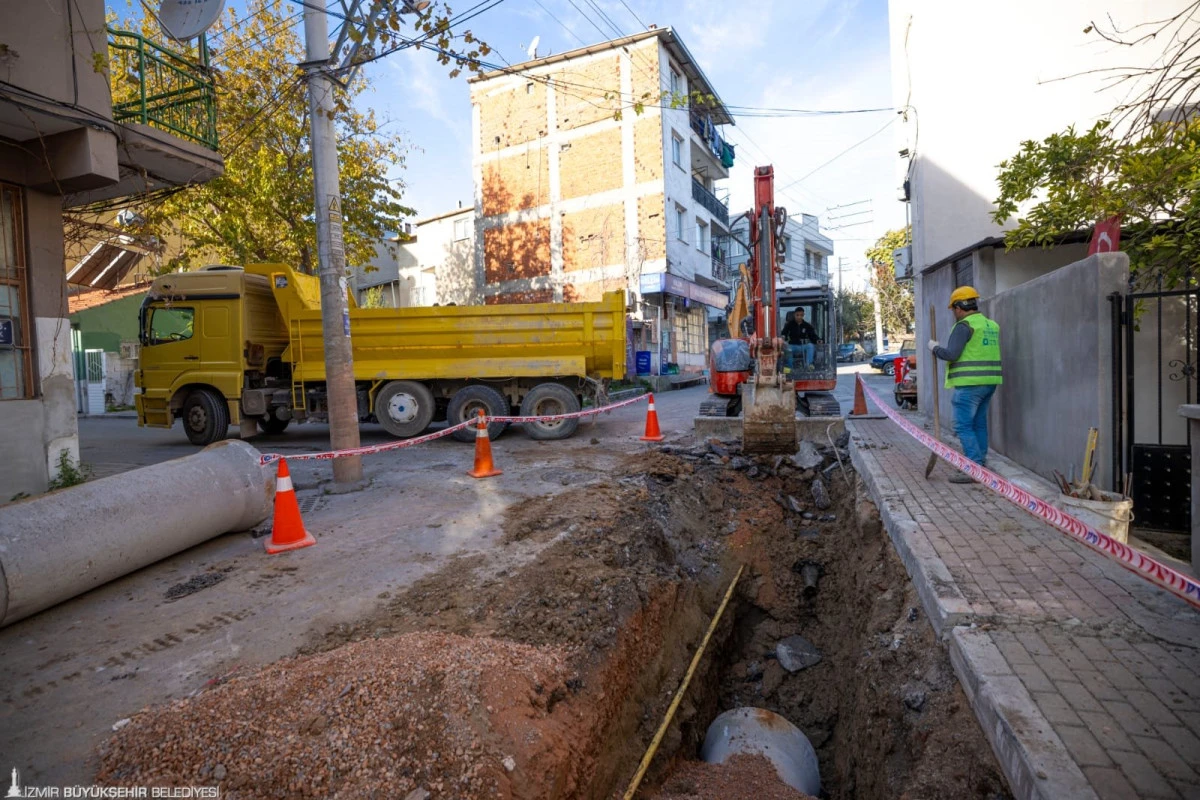 Karabağlar&rsquo;da trafik sorunu &ccedil;&ouml;z&uuml;l&uuml;yor
