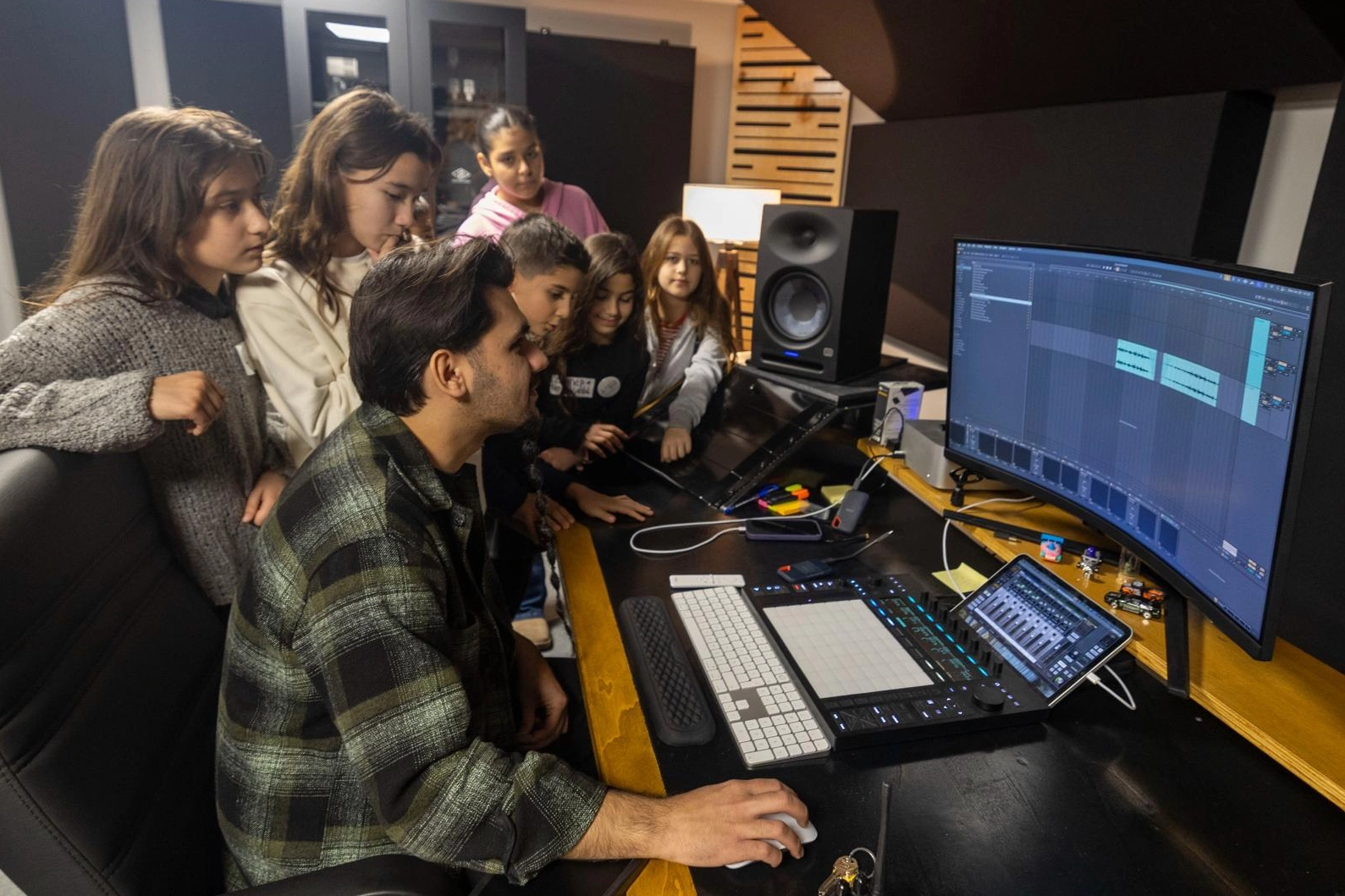 İzmir &Ccedil;ocuk Meclisi yarıyıl tatilinde kenti yakından tanıdı