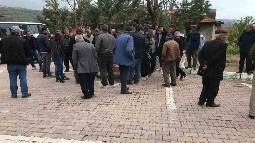 Artçı sarsıntıların devam ettiği Simav Yemişli köyünde halkın tedirgin bekleyişi sürüyor

