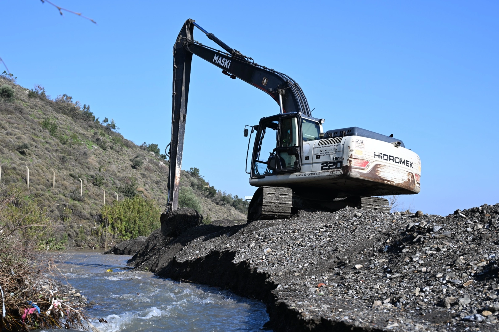 Manisa&rsquo;da dere temizliği ile taşkın riski azaltıldı