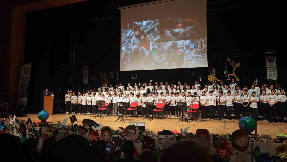 Meclisin 105 yaşında 105 çocuktan beğenilen konser
