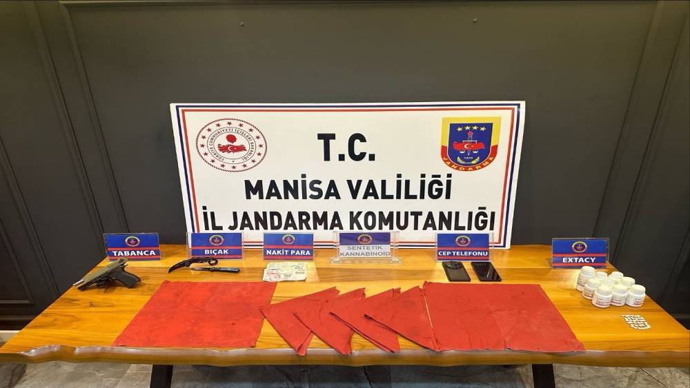 Manisa’da şüphelilerden A4 kağıdına emdirilmiş uyuşturucu çıktı
