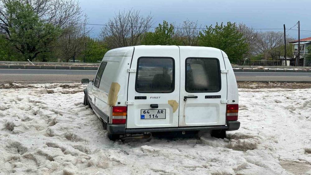 Uşak’ta sağanak ve dolu yağışı etkili oldu
