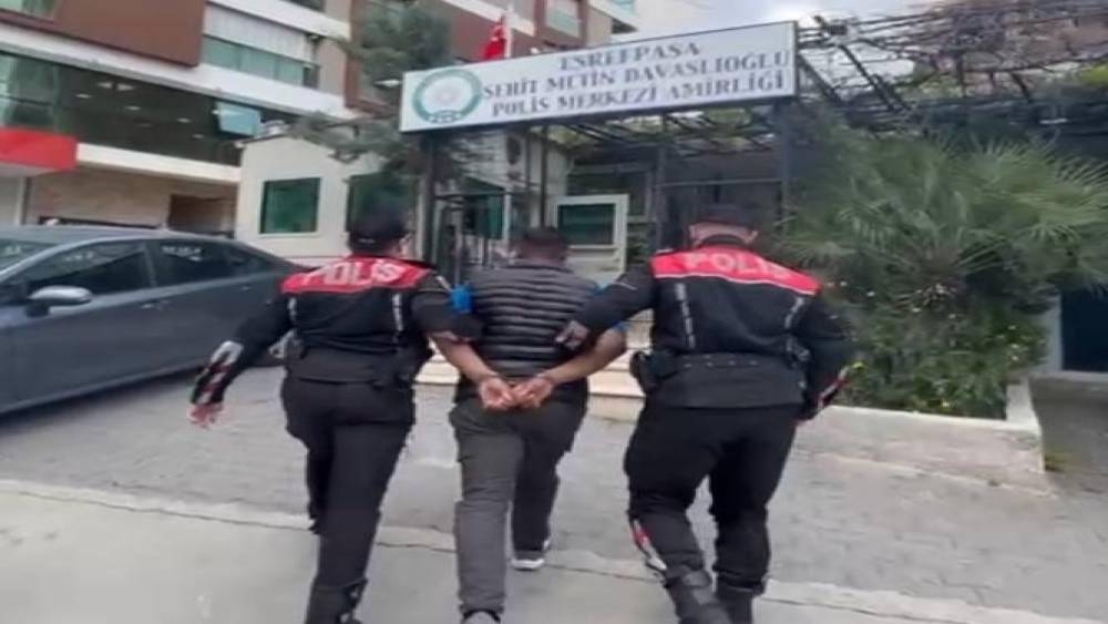 İzmir'de 13 Yıl Hapis Cezalı Yağma Hükümlüsü Yakalandı