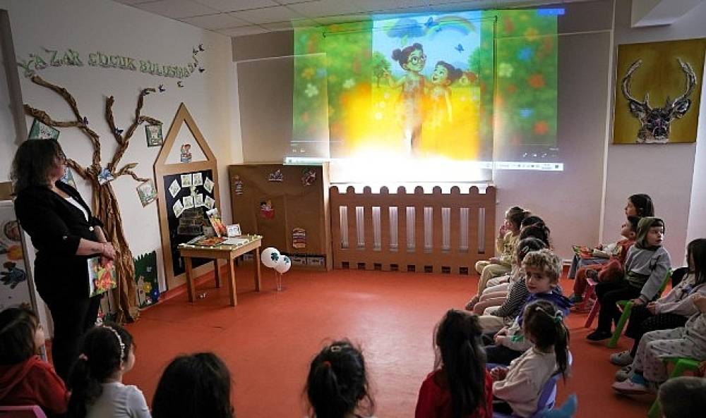 Ayda Gezgin Deprem Haftası&rsquo;nda &ccedil;ocuklarla buluştu