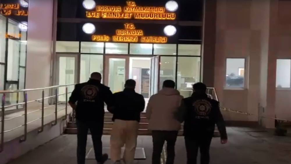 Bornova&rsquo;da Ev Gaspı Operasyonu: 3 Ş&uuml;pheli G&ouml;zaltında