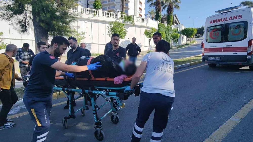 Kuşadası’nda motosiklet ağaca çarptı