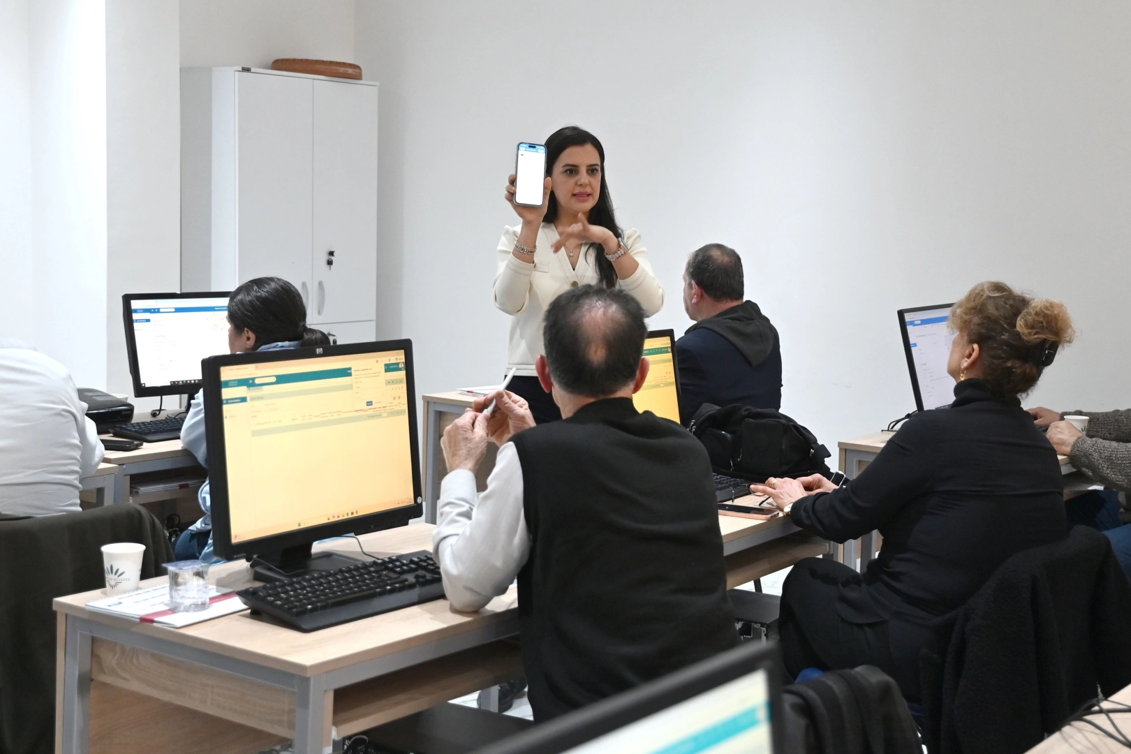 İzmir Karabağlar'da muhtarlar dijital d&ouml;n&uuml;ş&uuml;mde