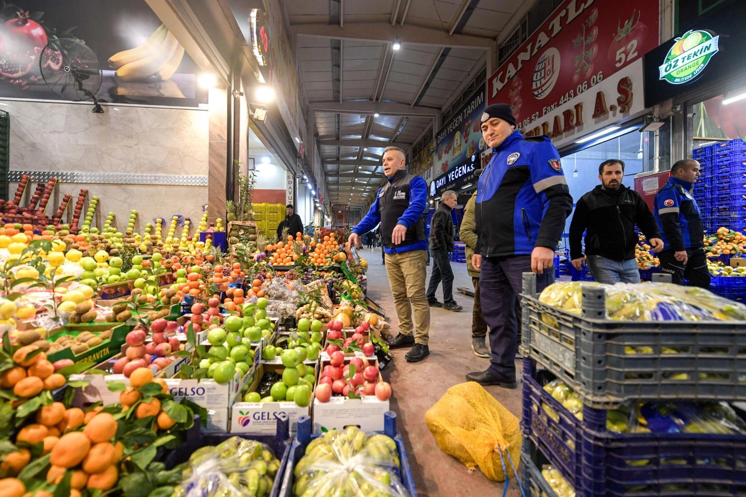 İzmir&rsquo;in Hallerinde 2025 yılı rekoru: Su &uuml;r&uuml;nleri ve sebze-meyve ticareti zirvede