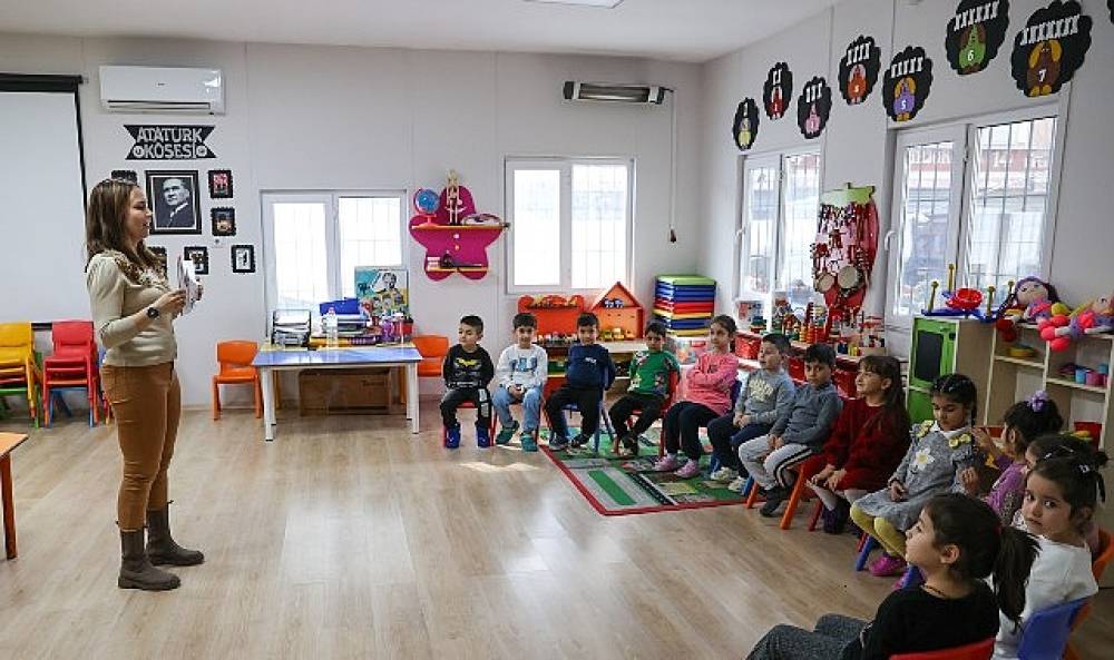 Buca&rsquo;da &lsquo;Okuyan Bir Gelecek&rsquo; projesi &ccedil;ocuklarla buluşuyor