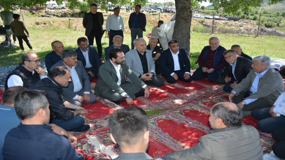 Mücahit Arınç, Demirci’de mahalle hayırlarına katıldı
