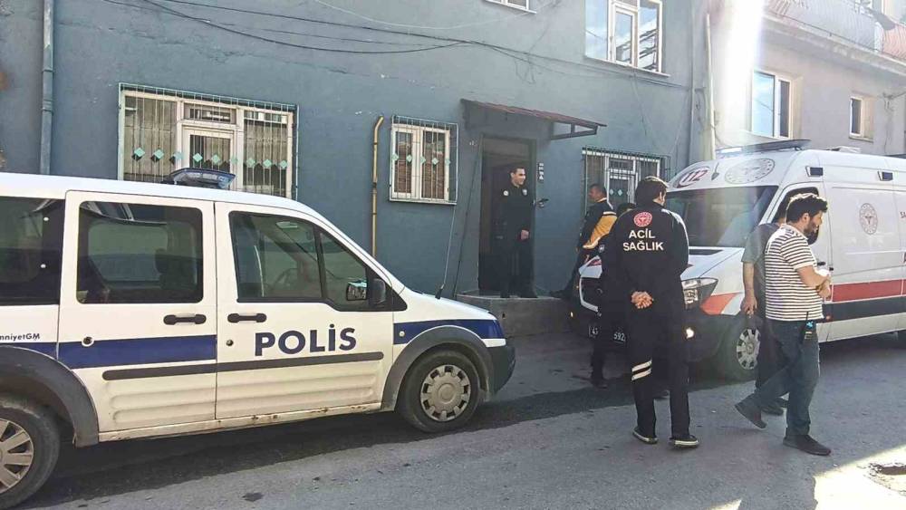 Kütahya’da genç muhasebeci evinde bilgisayar başında ölü bulundu