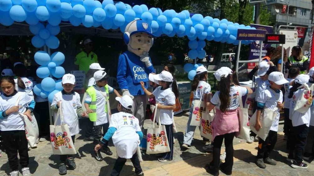 Trafik haftası kapsamında Menteşe’de farkındalık etkinliği düzenlendi

