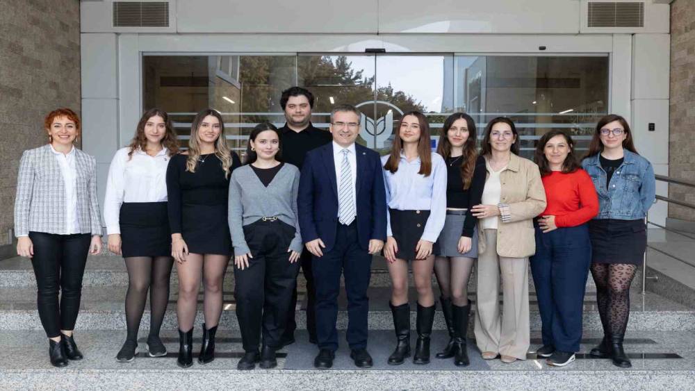 Yaşar Üniversitesi öğrencileri 