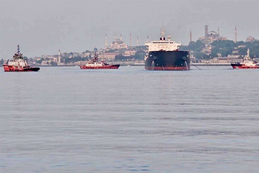 İstanbul Boğaz trafiği durdu!