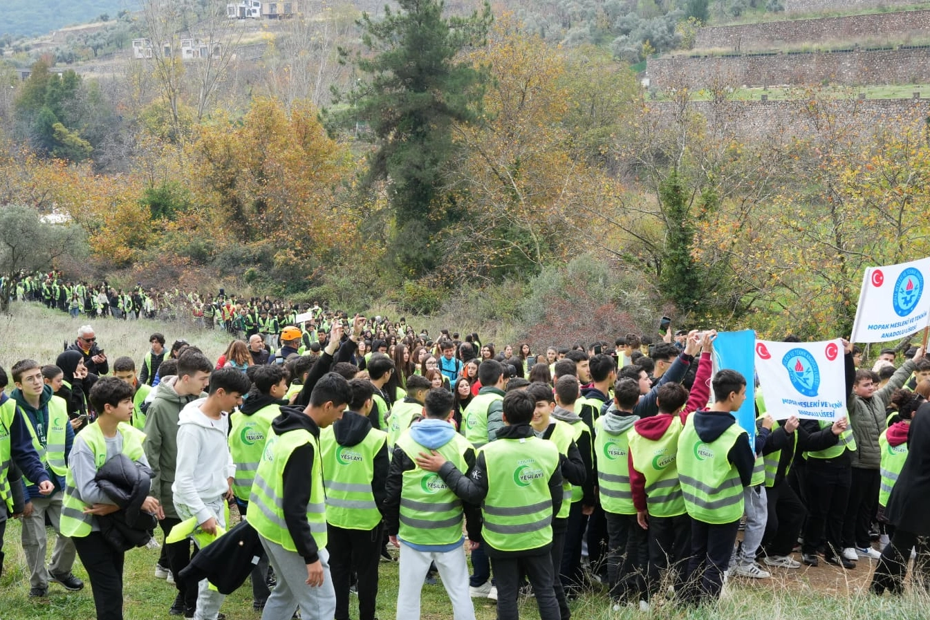 Bin 500 genç Kemalpaşa’da aynı yürüyüşte buluştu