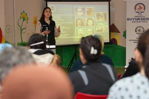 Denizli&rsquo;de annelere y&ouml;nelik bağımlılık ve afet eğitimi verildi