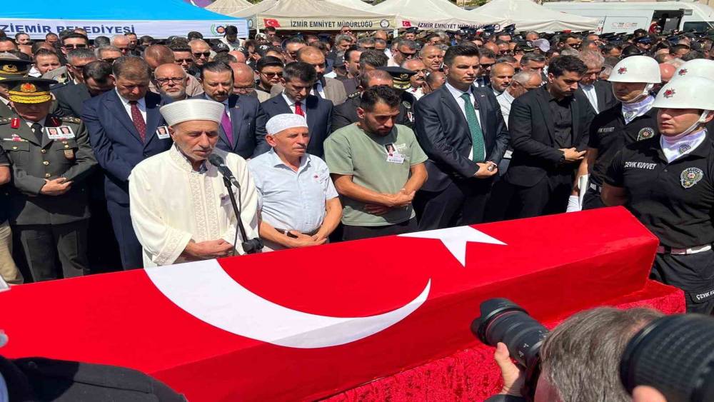 İzmir’de şehit düşen polislere son görev
