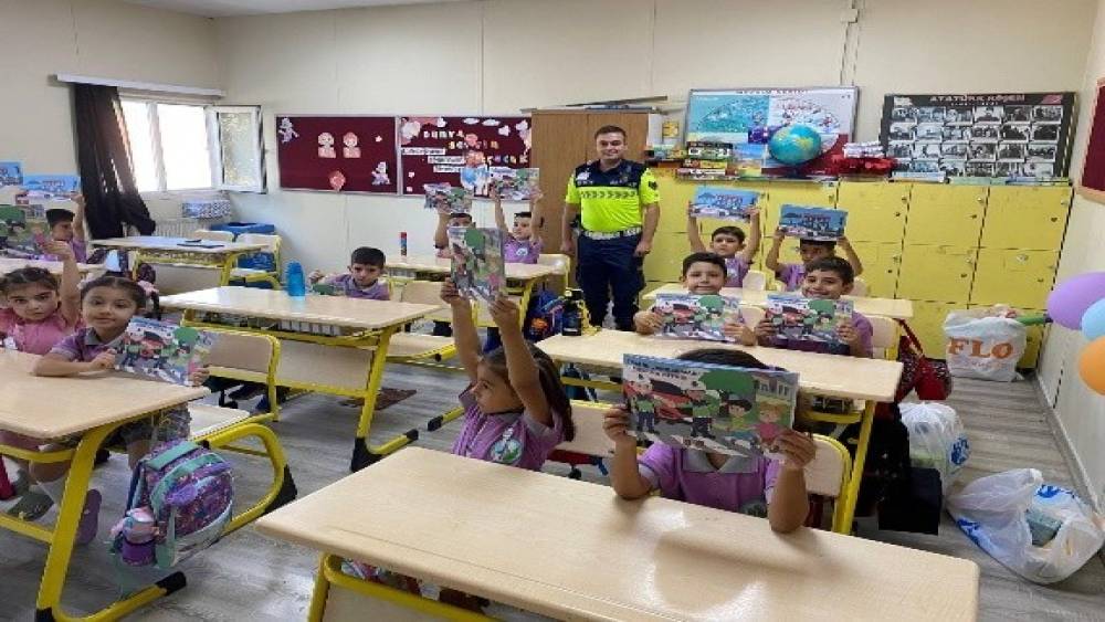 Efeler’de Jandarma Öğrencilere Trafik Eğitimi Verdi
