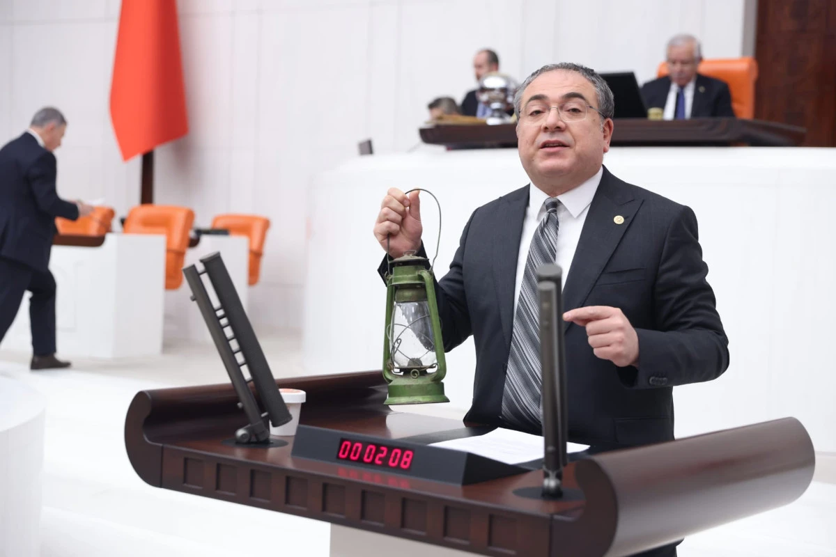  15 yıl sonra meclis k&uuml;rs&uuml;s&uuml;nde Fenerle Adalet arayışı