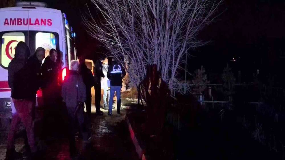 Mezarlıkta &ccedil;&ouml;p poşeti i&ccedil;inde cenin bulundu
