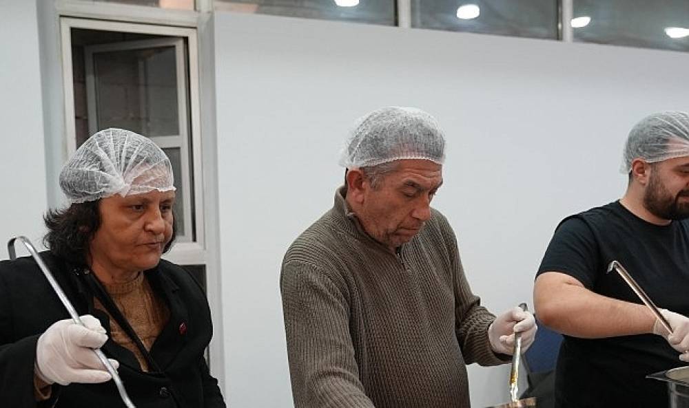 Seferihisar'da Ramazan dayanışması ilk iftarla başladı