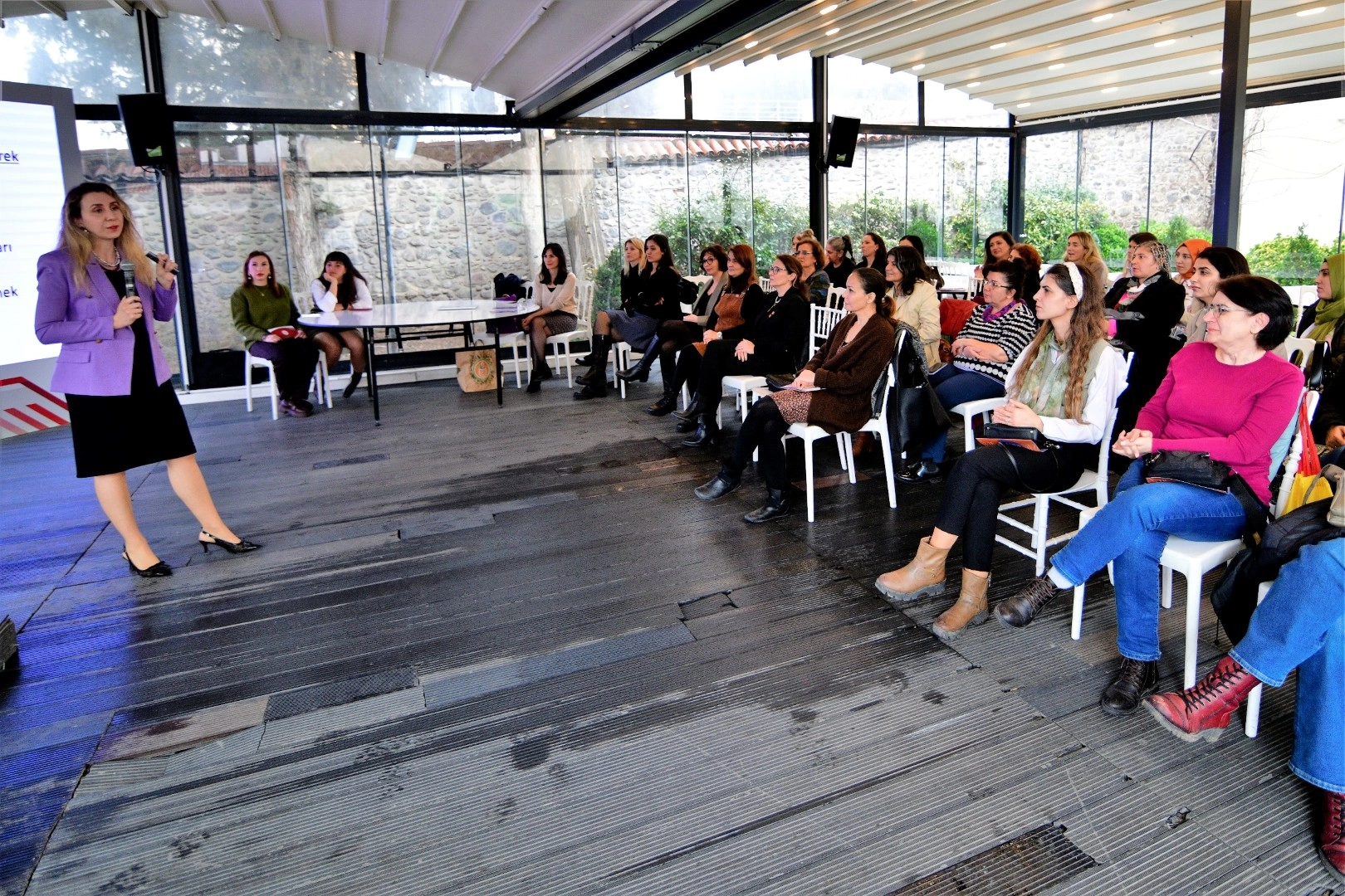 Bornova&rsquo;da sağlıklı ilişkiler ve fl&ouml;rt şiddeti konuşuldu