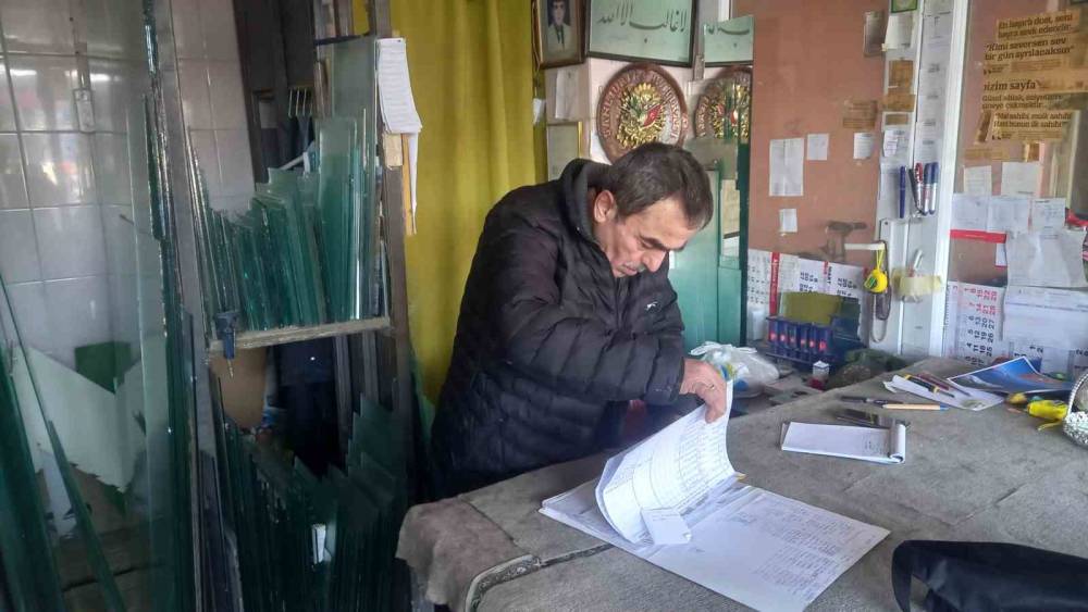 Gediz’de Mehmet Özdemir, 47 öğrenciye burs desteği sağladı