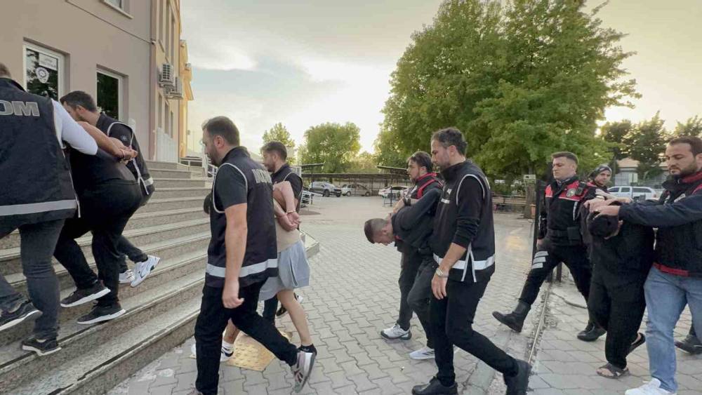Fethiye’de polise ateş açan şüpheliler adliyeye sevk edildi