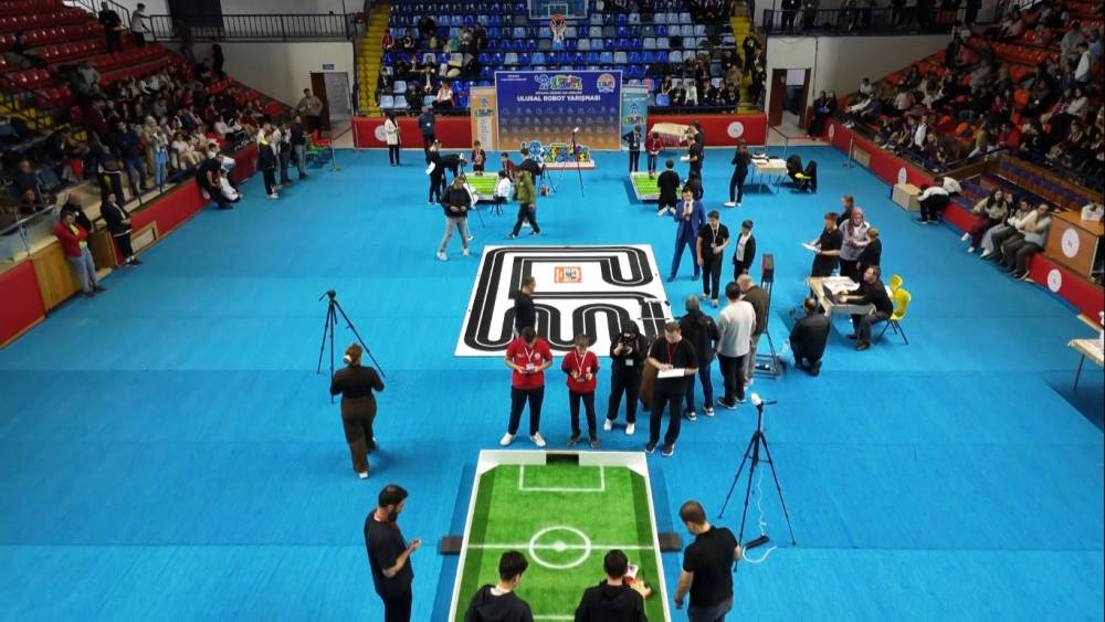 Kütahya’da Ulusal Robot Yarışması renkli görüntülere sahne oldu
