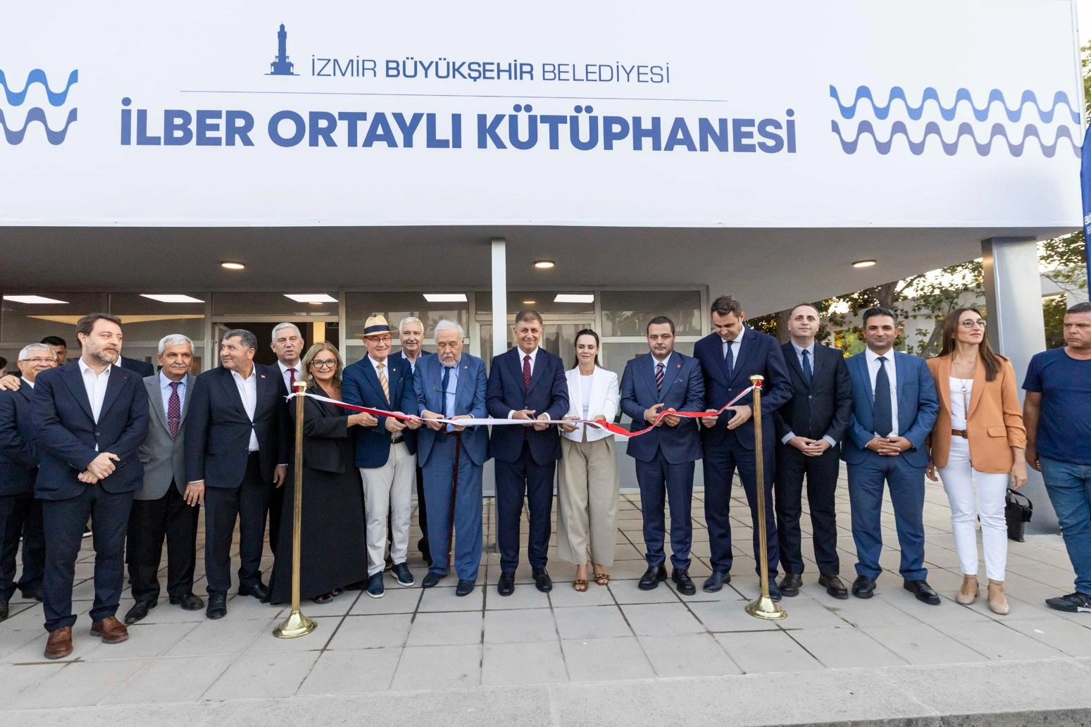 İzmir Kültürpark’ta İlber Ortaylı Kütüphanesi Açıldı