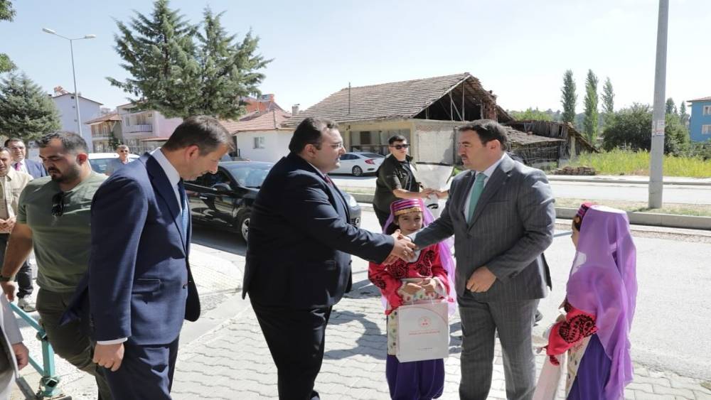 Kütahya Valisi Pazarlar’da Vatandaşlarla Buluştu