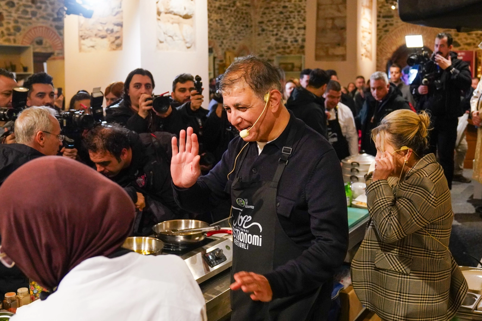 İzmir Tire&rsquo;de gastronomi festivali: Başkan Cemil Tugay mutfağa girdi