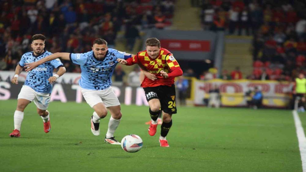 Göztepe, Başakşehir’i 4-1 Mağlup Ederek Taraftarını Coşturdu