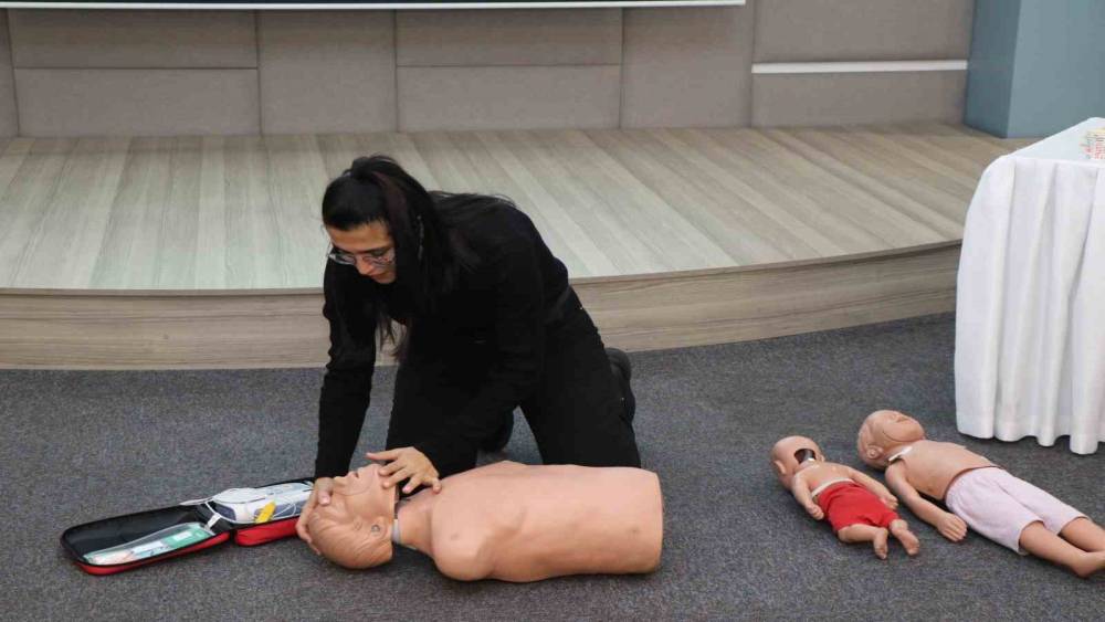 AYTO &uuml;yelerine temel ilk yardım eğitimi
