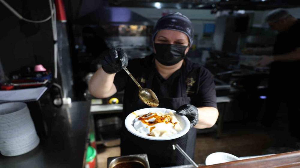 Aydın Büyükşehir Belediyesi Havuz Kafe’de 4 çeşit yemek 75 TL
